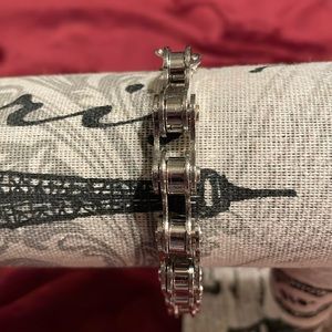 Bicycle chain Link Chain fashion bracelet Silver color, eye & hook closure